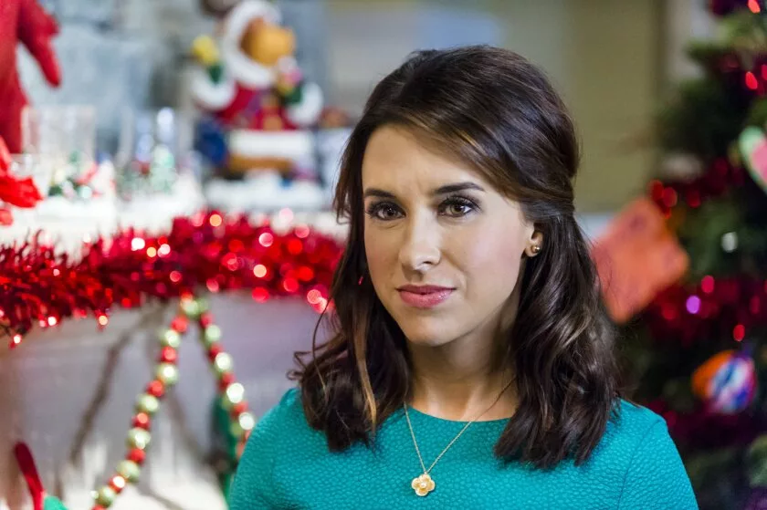 Lacey Chabert Is Taking Christmas To Netflix This Year With New Movie